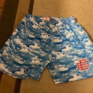 Eric Emanuel shorts cloud says medium but really is a size !!SMALL!! worn 3 time